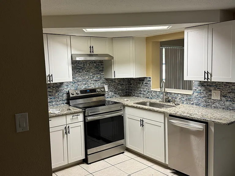 3628 Oxford Dr — Photo 15