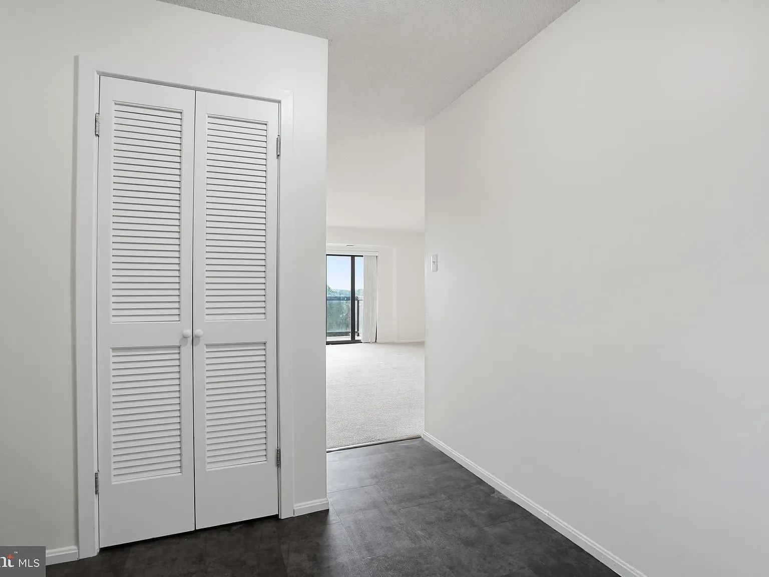 1 bed, 863 sqft, $1,999 — Photo 4