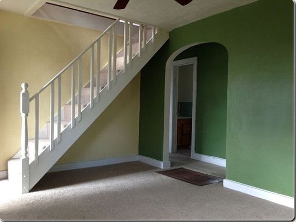 2nd image of 208 Fairview Cir N