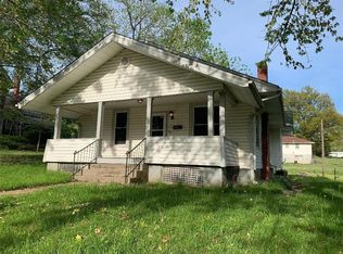 105 N May St, Dearborn, MO 64439