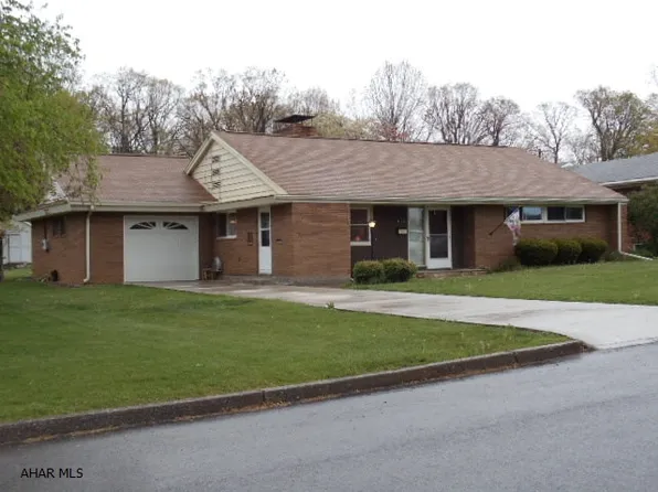 415 E Julian St, Martinsburg, PA 16662