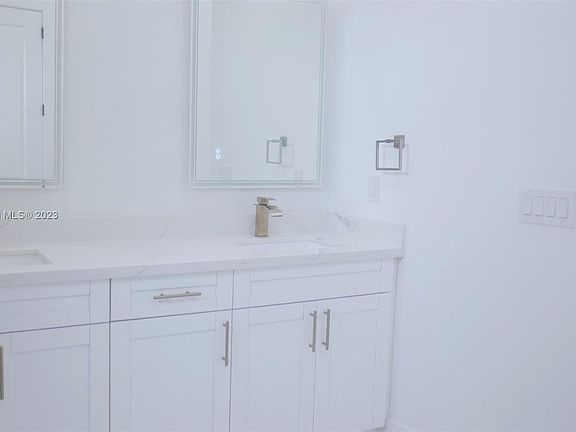 4th image of 626 NE 1st Pl