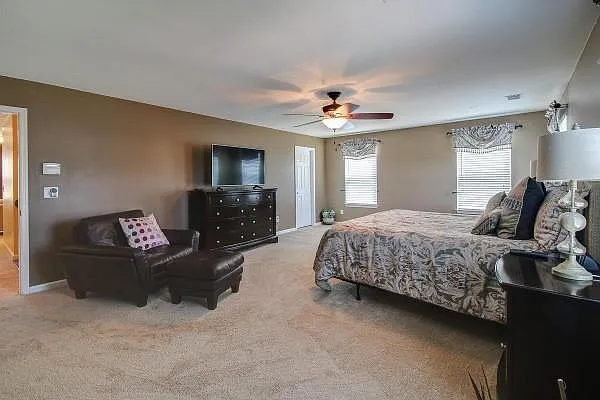 100 Sophie Ct — Photo 16
