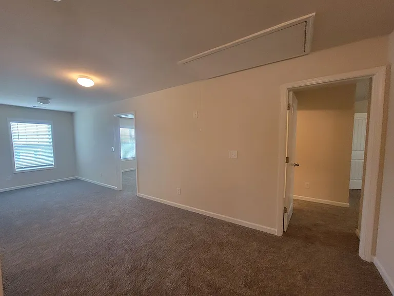 5150 Amberland Sq — Photo 11