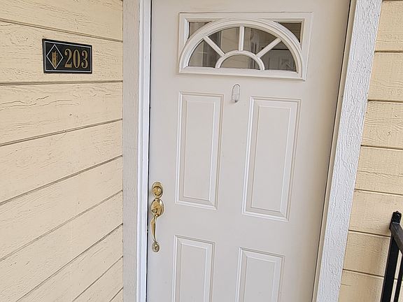 2nd image of 735 Buchanan St APT 203