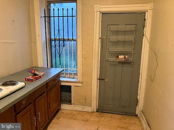 5th image of 1648 Pratt St
