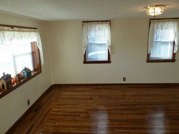 LR with Bow Window