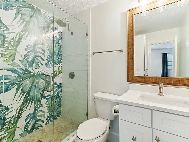 1424 Lewis St — Photo 16