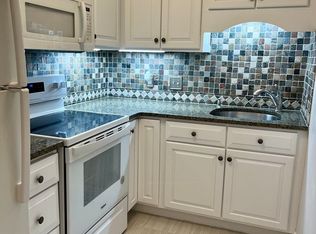 11 Riverside Ave APT 4, Danvers, MA 01923