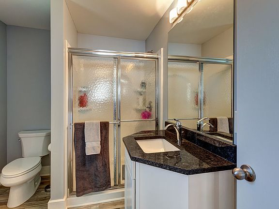 4th image of 51 River Dr