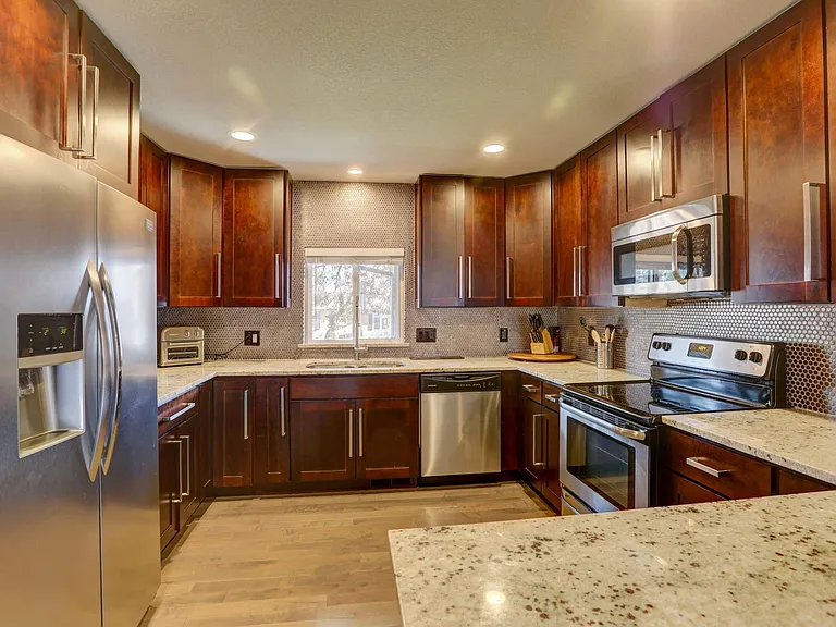 2085 Fenton St — Photo 4