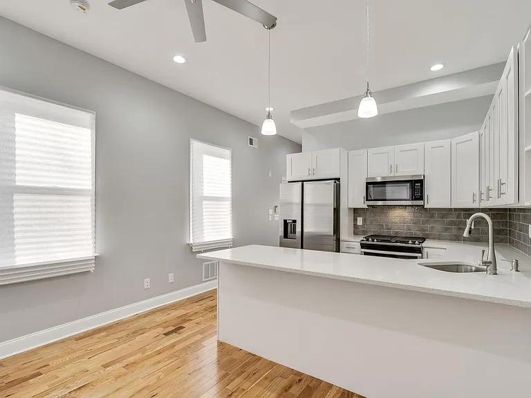 1544 W York St — Photo 9
