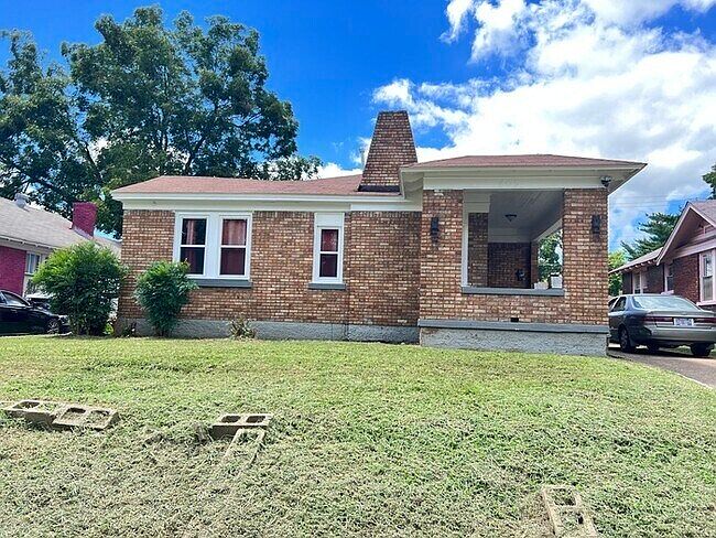 1st image of 805 Garland St
