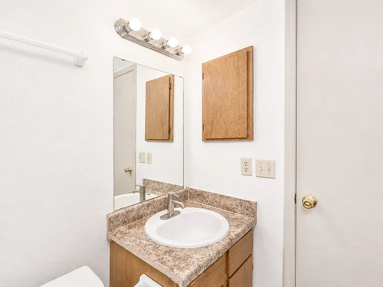 Riverbend Apartments — Photo 44