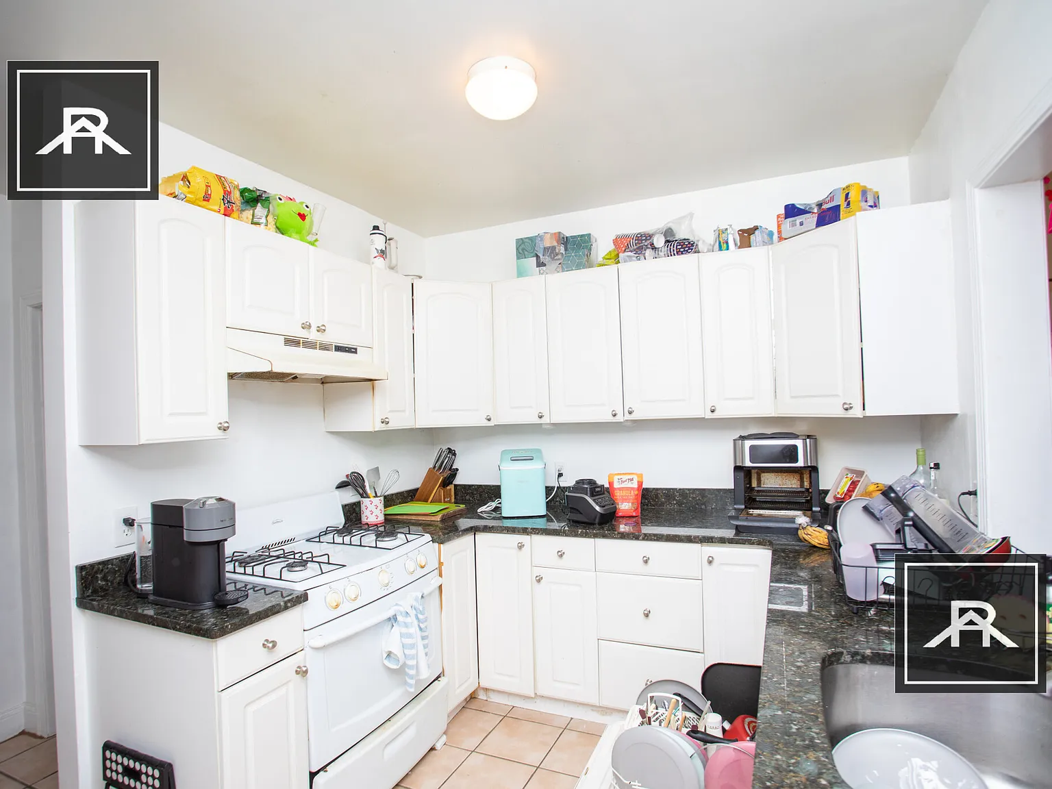 4 bed, 1.5 bath, 1100 sqft, $6,200 — Photo 2