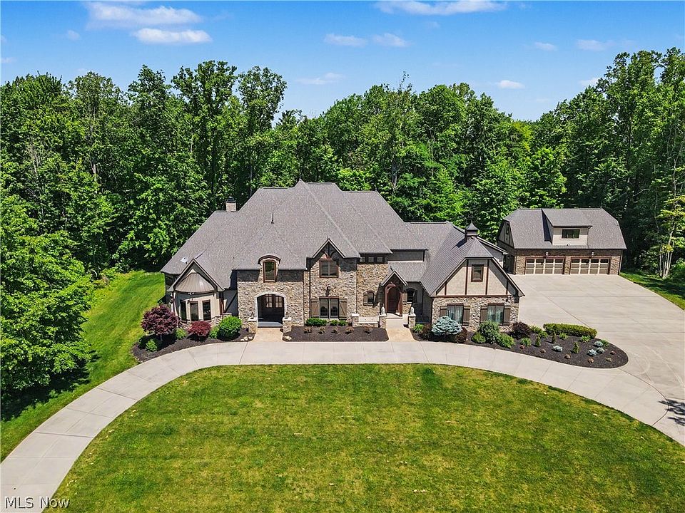 1st image of 215 Brighton Ln