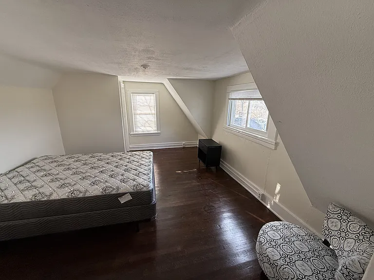 616 E State St #5 — Photo 3