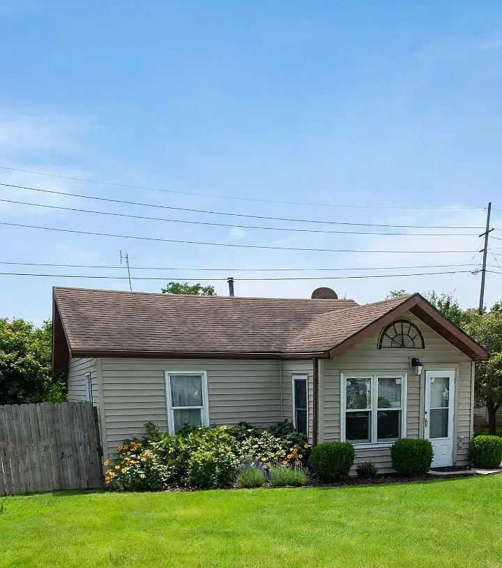 3 bed, 900 sqft, $1,850 — Photo 1