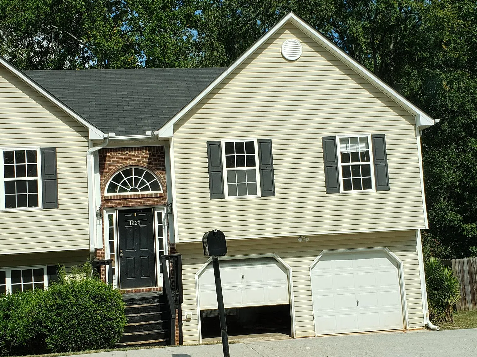1020 Augusta Woods Dr — Photo 4