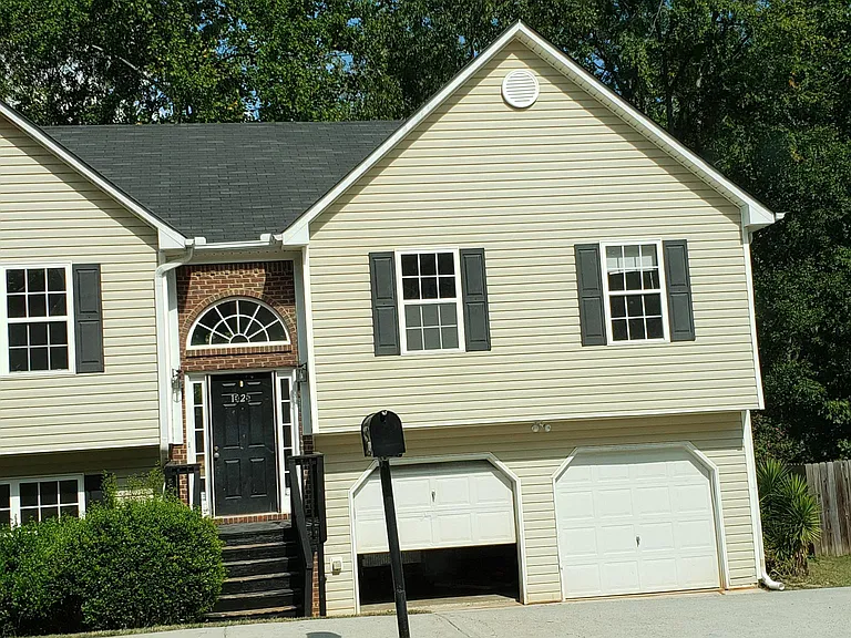 1020 Augusta Woods Dr — Photo 4