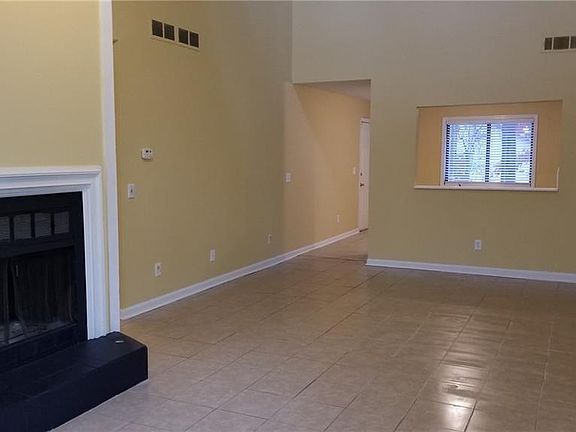 4th image of 966 Amberly Dr APT A