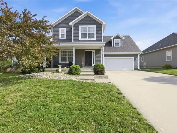 8 Westwood Cir, Ottawa, KS 66067