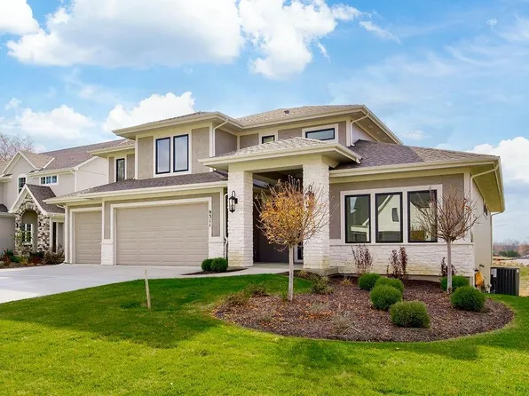 9311 W 168th Ter, Overland Park, KS 66085