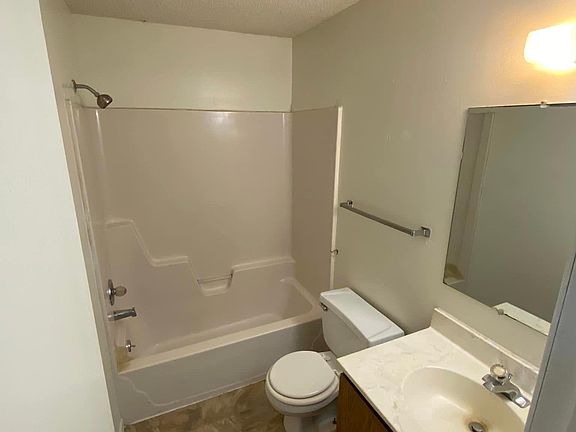 2nd image of 140 E Chestnut St APT 5