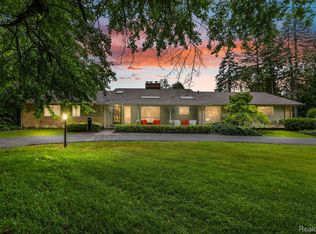621 Ridge Rd, Bloomfield Hills, MI 48302