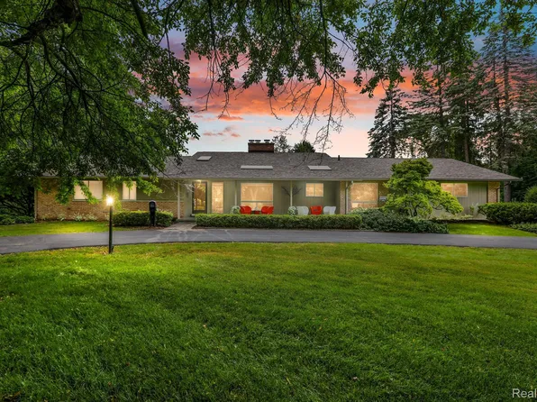 621 Ridge Rd, Bloomfield Hills, MI 48302