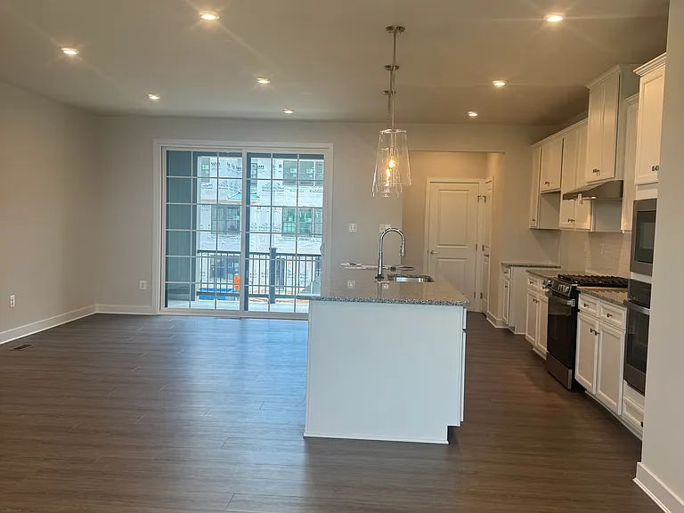 248 E Main St — Photo 8
