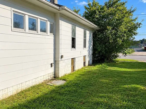 407 W Saint Louis St, West Frankfort, IL 62896