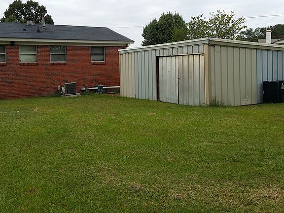 Back Yard : spacious fenced back yard with 2 car garage/shed with dirt floor