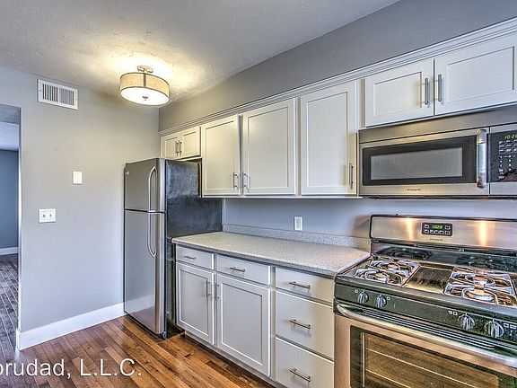 3rd image of 424 N 40th St APT 09