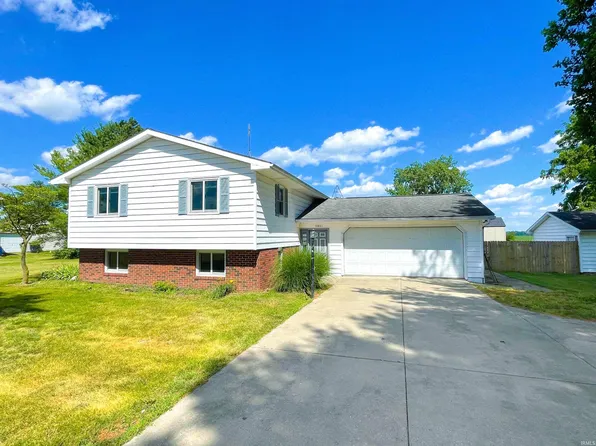 6861 Plymouth Goshen Trl, Bremen, IN 46506