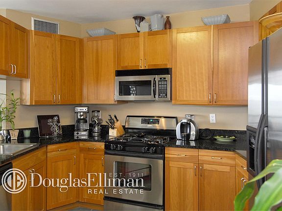 3rd image of 20 River Ter APT 23A