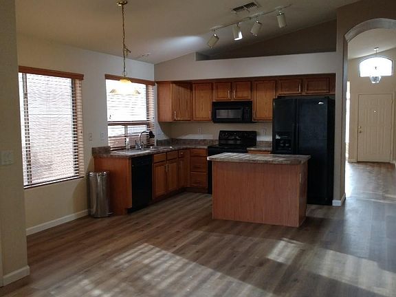 3rd image of 42525 W Bunker Dr