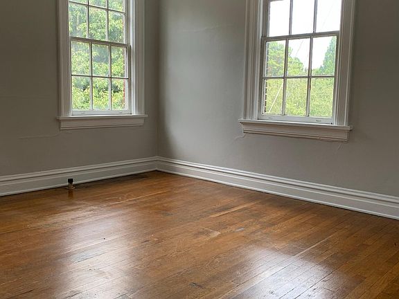 All units have well-maintained hardwood floors