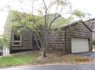 308 Fawn Ct, Bellevue, NE 68005