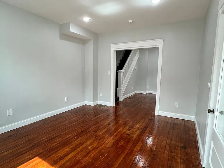25 N Poplar St — Photo 11