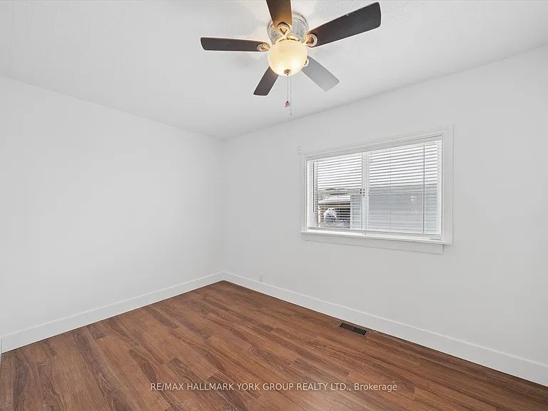 27008 Kennedy Rd #UPPER — Photo 12