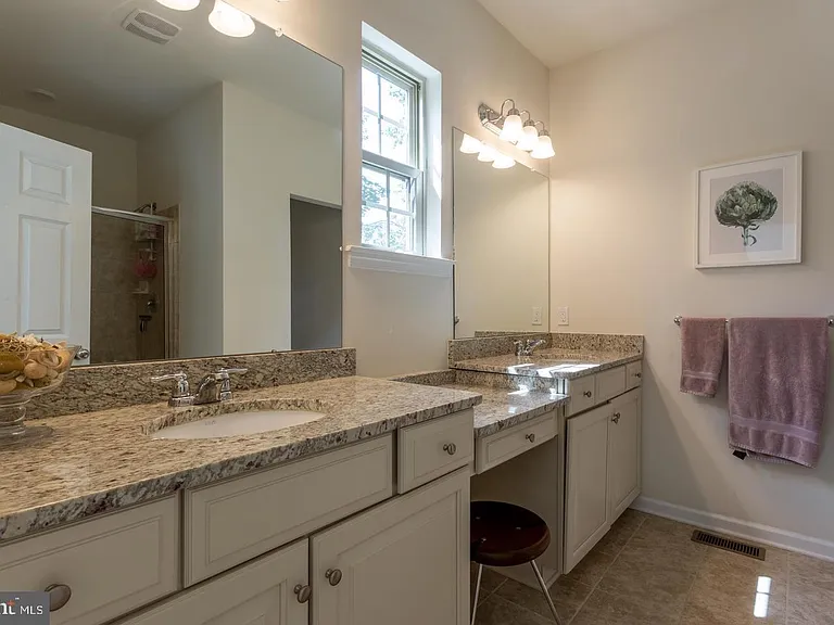 121 Locks Farm Ln — Photo 10