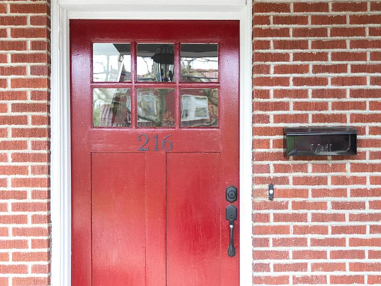 216 Edward Ave — Photo 3