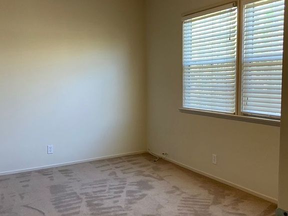 5th image of 10814-10818 Blix St #818-4
