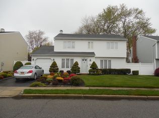 3891 Illona Ln, Seaford, NY