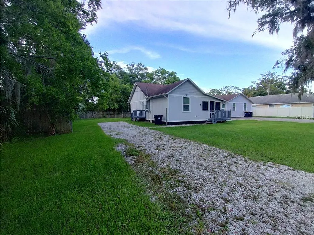 4 bed, 2.0 bath, 1356 sqft, $1,600 — Photo 2