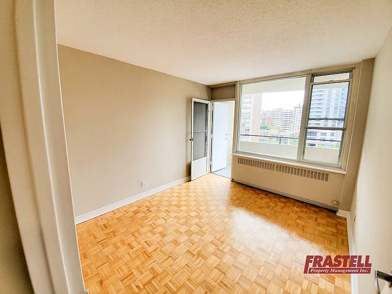 55 Erskine Ave — Photo 33