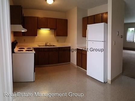 2nd image of 428 S 2nd St W APT 3
