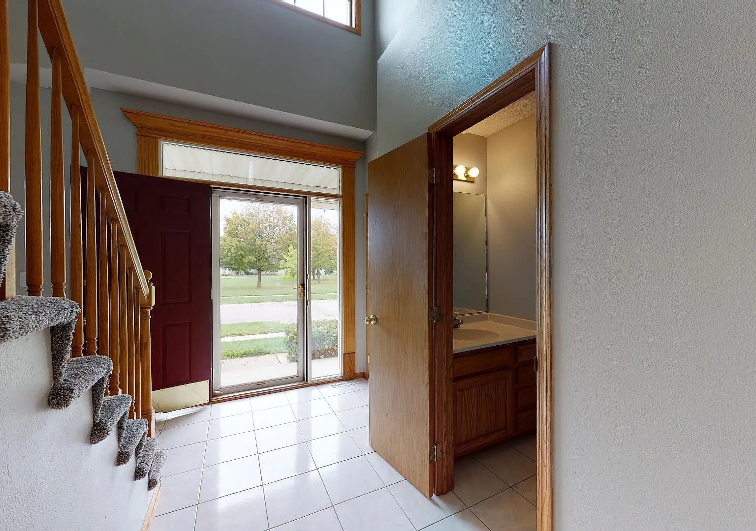 Beautiful Home in Trendy Somerset Neighborhood — Photo 3