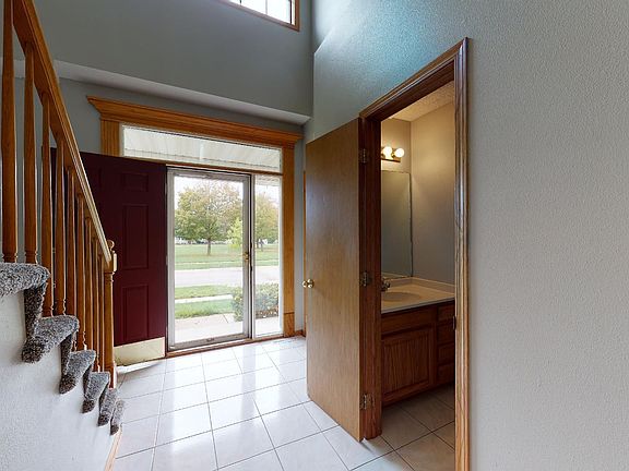 3rd image of 2504 Somerset Dr